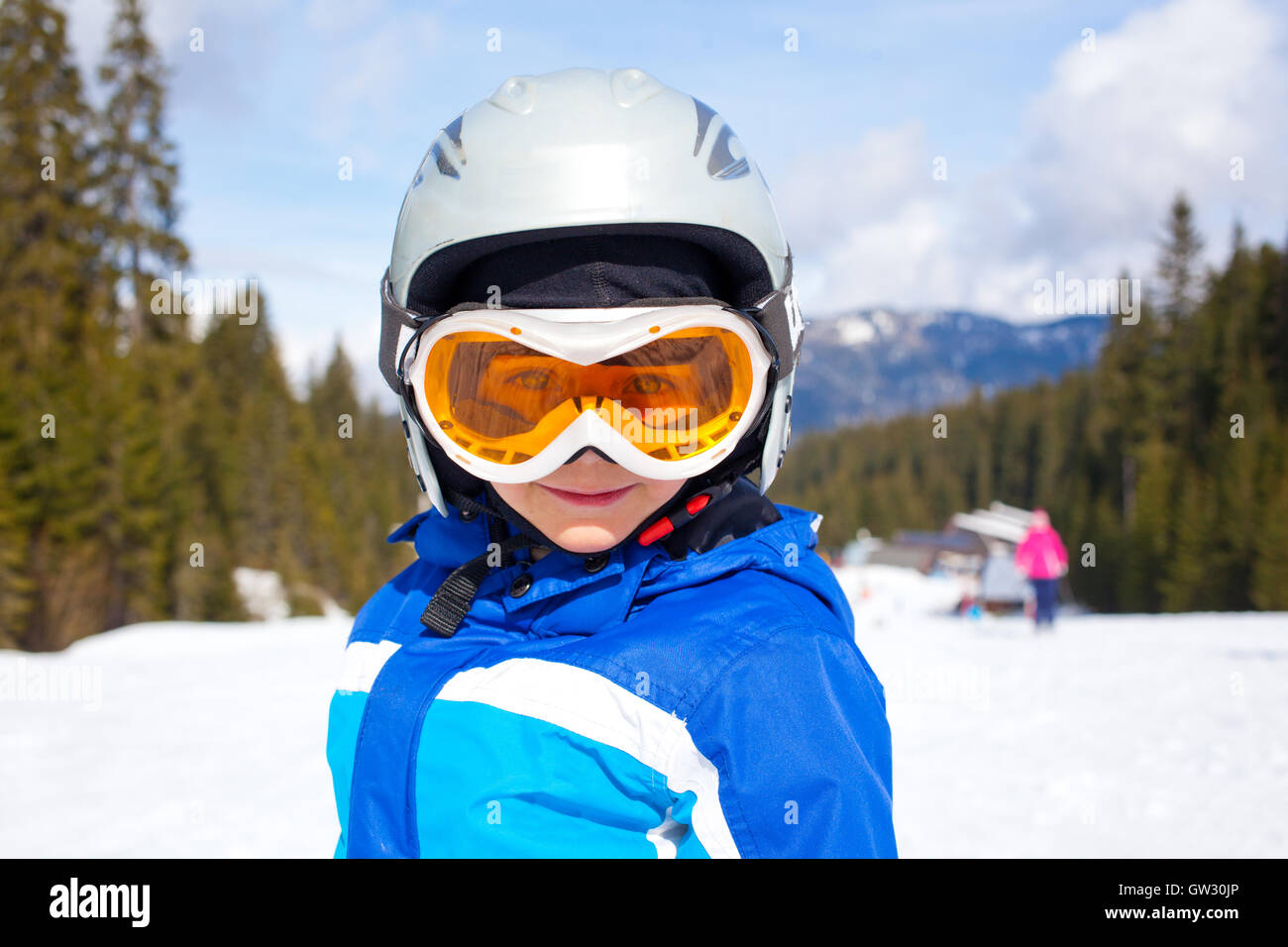 Petit garçon de ski. Banque D'Images