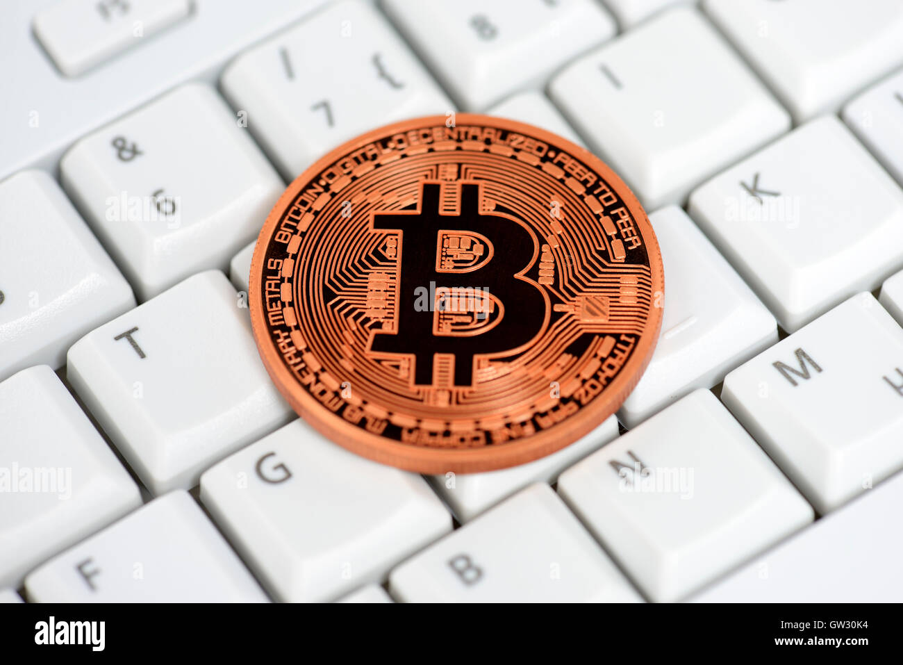 Sur le clavier de l'ordinateur, Bitcoin monnaie virtuelle Banque D'Images