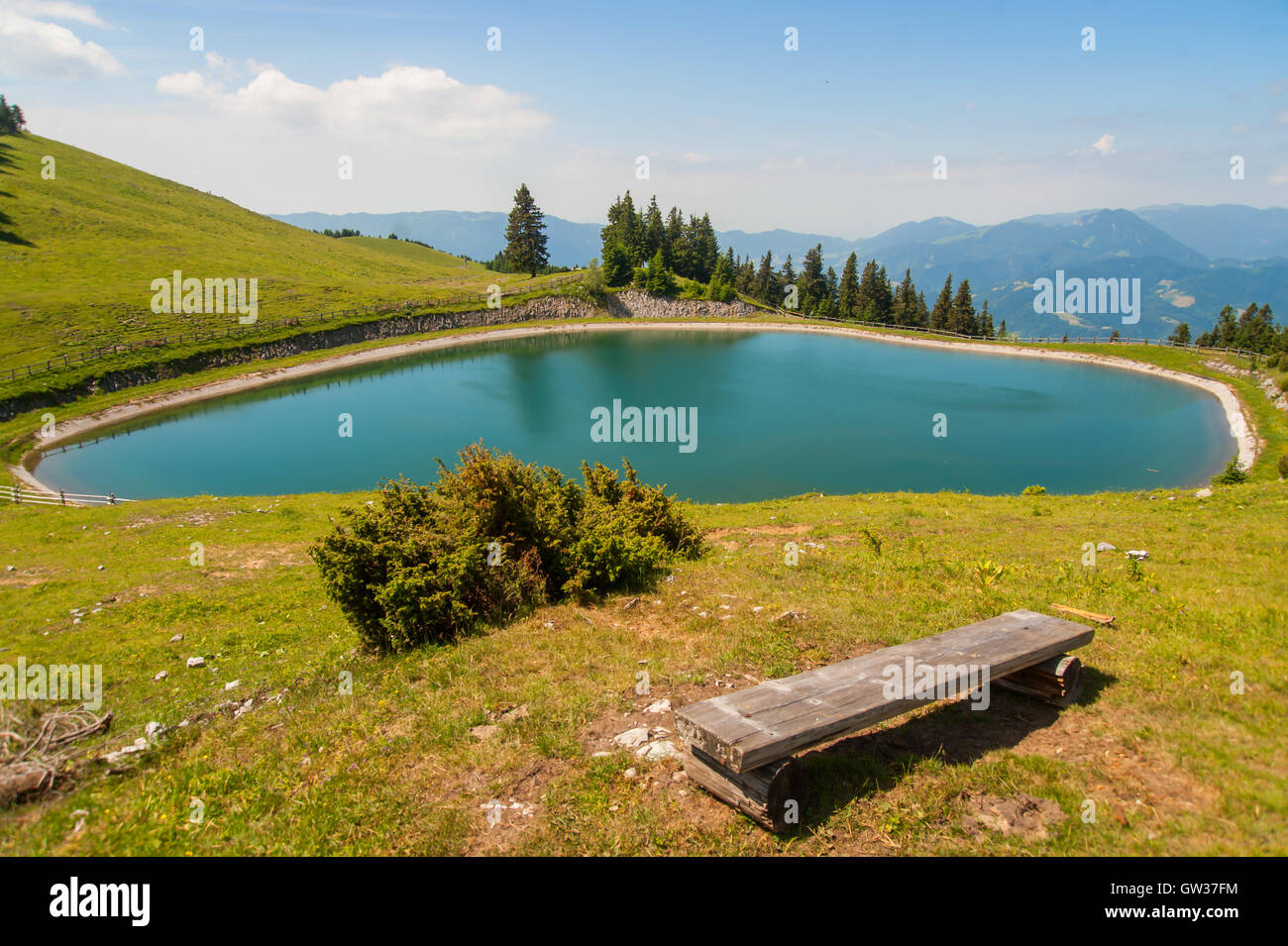 Sur le lac d'accumulation, de la Slovénie, Golte belle vue Banque D'Images