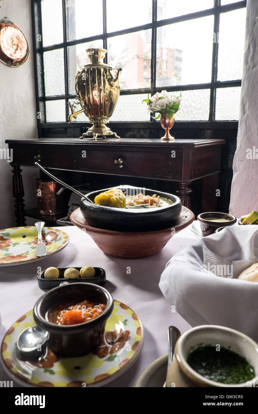 Ajiacó, la soupe de Bogota Banque D'Images