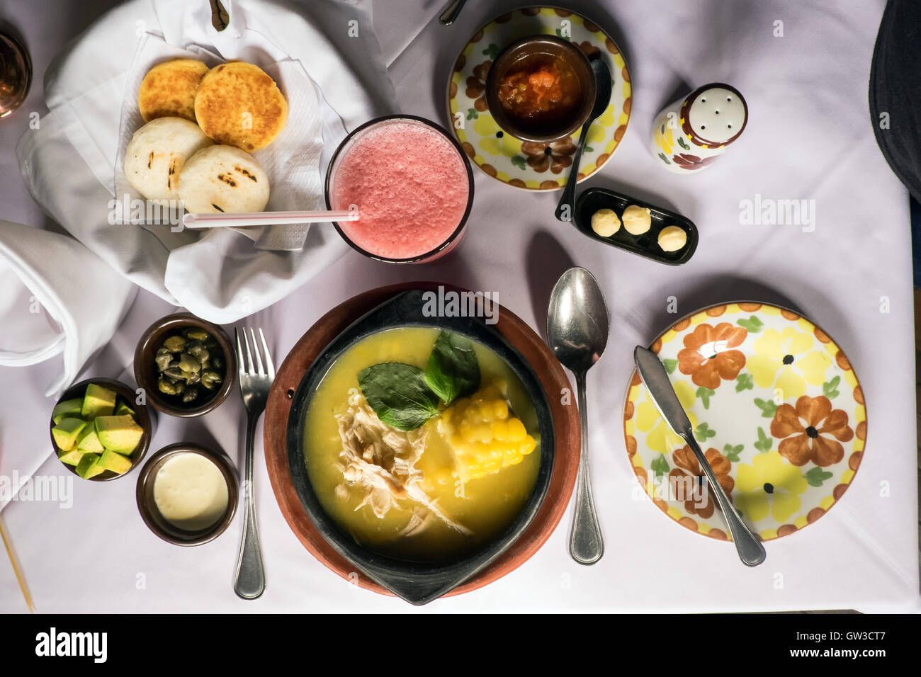 Ajiacó, la soupe de Bogota Banque D'Images