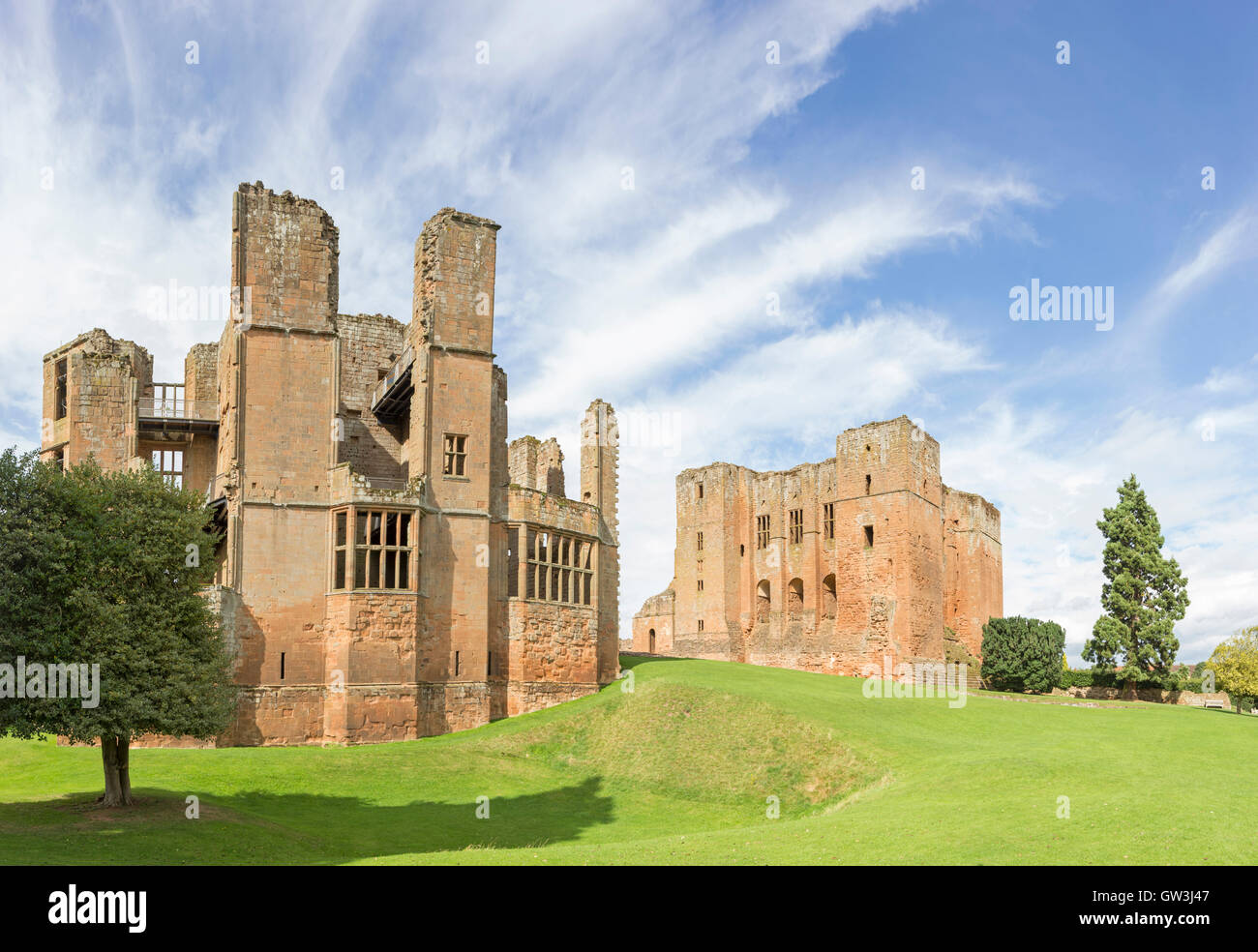 Le château de Kenilworth avec Leicester Tower sur la gauche et le donjon normand, droite, Kenilworth, Warwickshire, England, UK Banque D'Images