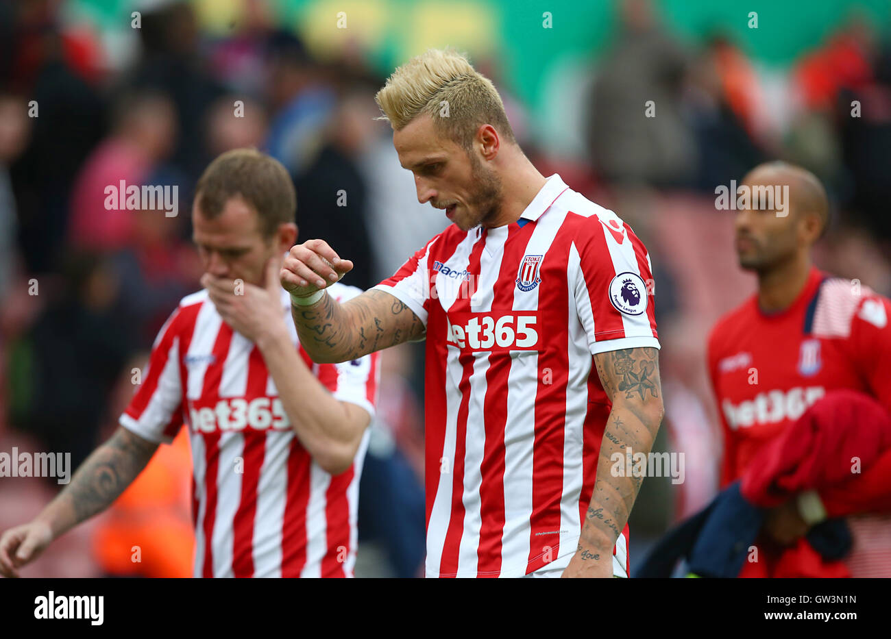 Marko Arnautovic, de la ville de Stoke, laisse le terrain abattu après le dernier coup d'envoi du match de la Premier League au stade Bet365, Stoke-on-Trent. APPUYEZ SUR ASSOCIATION photo. Date de la photo: Samedi 10 septembre 2016. Voir PA Story FOOTBALL Stoke. Le crédit photo devrait se lire comme suit : Dave Thompson/PA Wire. Banque D'Images