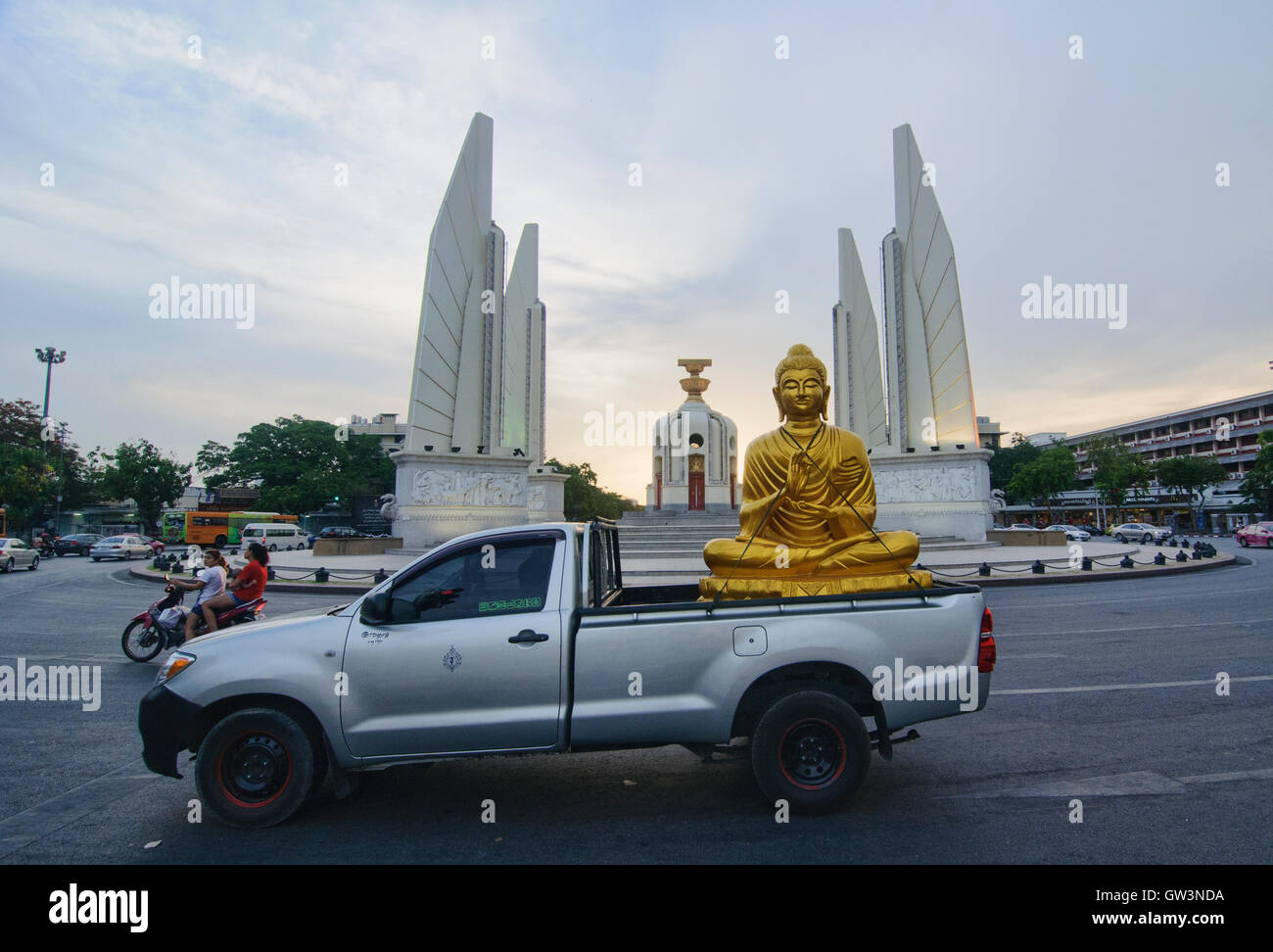 Budhha géant au Monument de la démocratie à Bangkok, Thaïlande Banque D'Images