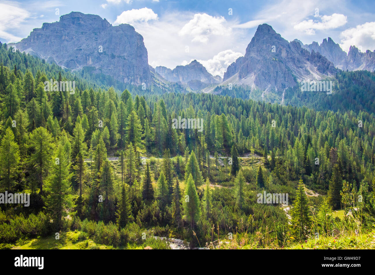 Paysage alpin entre le lac de Misurina & Tre Cime Naturpark, province de Belluno, Vénétie, Italie. Banque D'Images