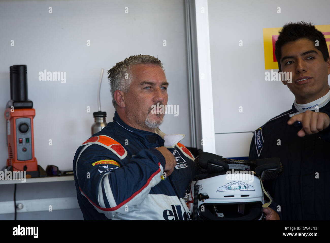 Donington Park, Royaume-Uni. 11 Septembre, 2016. British GT Paul Hollywood faire un changement de pilote pratique lors des warm-up Crédit : Steven re/Alamy Live News Banque D'Images