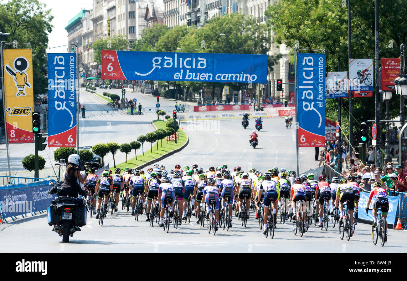 Madrid, Espagne. 11 Septembre, 2016. En peloton pendant la course d'une journée de la femme de l'UCI World Tour 'Madrid Challenge" le 11 septembre 2016 à Madrid, Espagne. Crédit : David Gato/Alamy Live News Banque D'Images