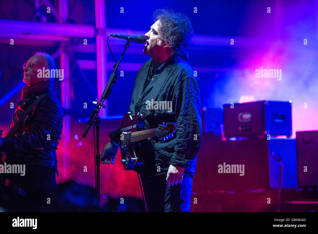 Newport, île de Wight, au Royaume-Uni. 10h, septembre 2016. Robert Smith de The Cure effectue le jour 2 de Bestival 2016 à Robin Hill Country Park le 10 septembre 2016 à Newport, île de Wight. Crédit : Michael Jamison/Alamy Live News Banque D'Images
