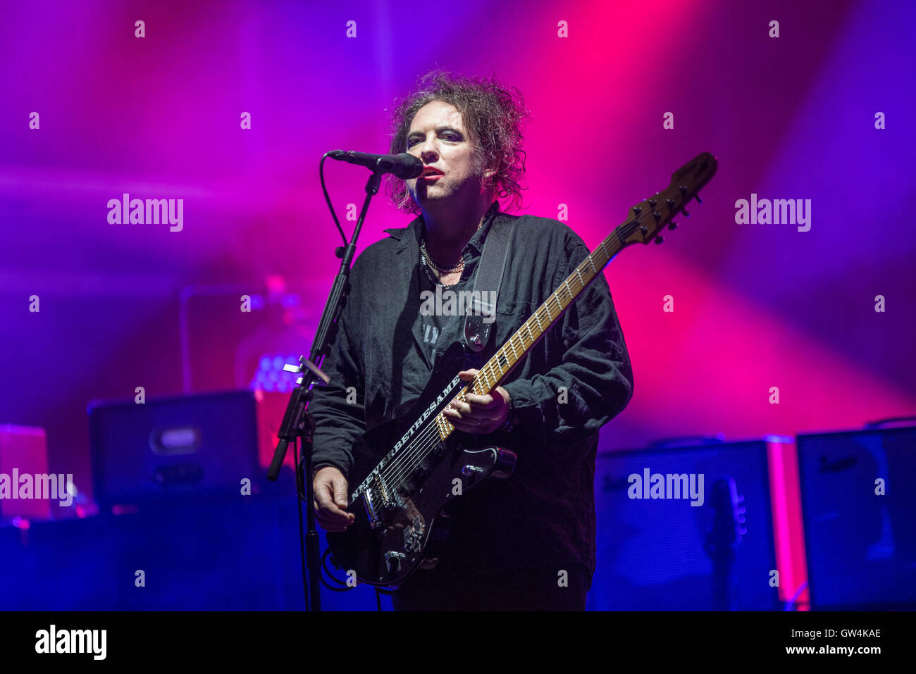 Newport, île de Wight, au Royaume-Uni. 10h, septembre 2016. Robert Smith de The Cure effectue le jour 2 de Bestival 2016 à Robin Hill Country Park le 10 septembre 2016 à Newport, île de Wight. Crédit : Michael Jamison/Alamy Live News Banque D'Images