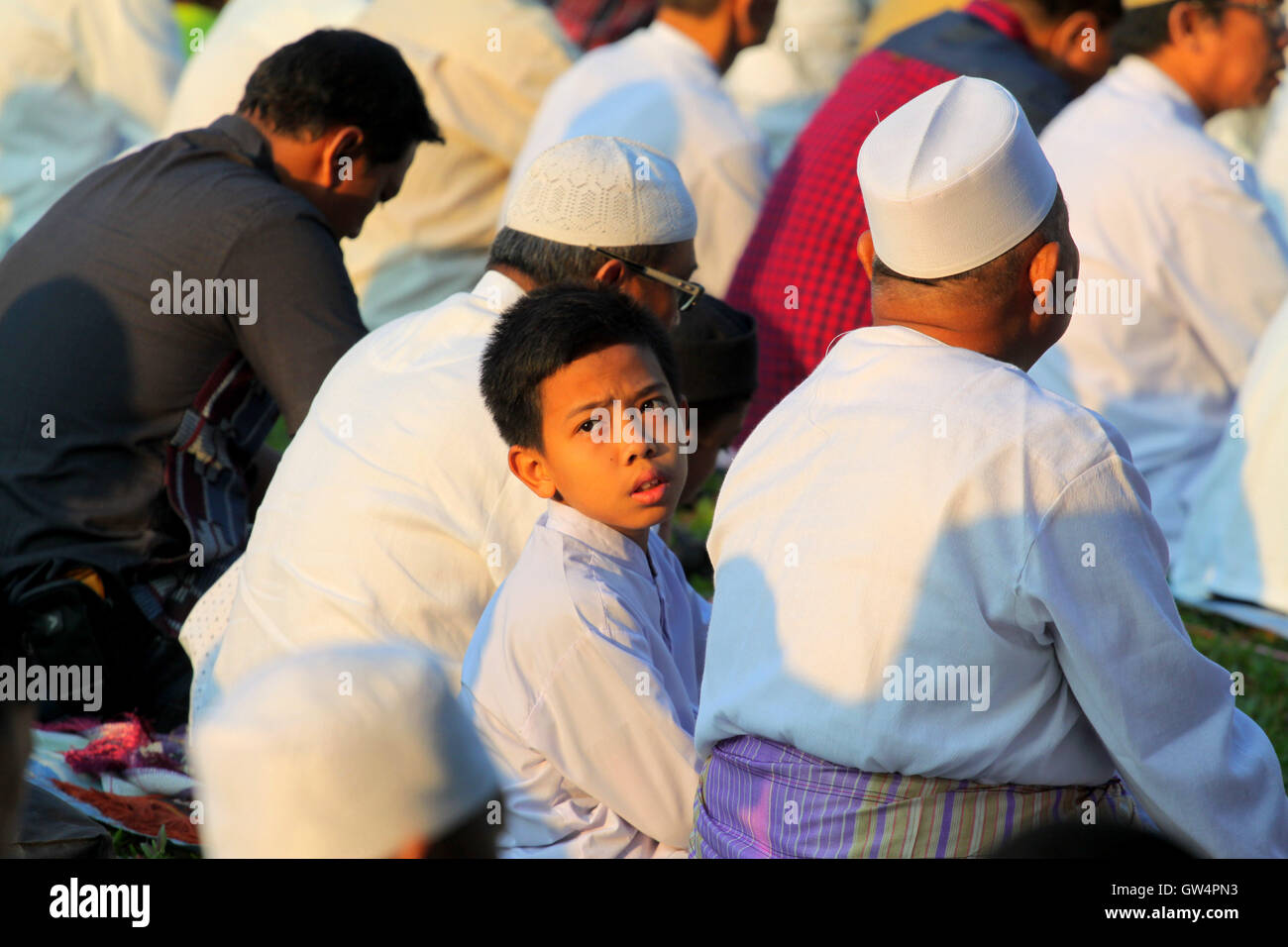 Jakarta, Jakarta, Indonésie. 12 Sep, 2016. Les résidents de Jakarta est venu et a rempli la place de la grande mosquée de l'Azhar, Singamangaraja, jakarta à effectuer des prières rituelles Eid al-Adha © Denny Pohan/ZUMA/Alamy Fil Live News Banque D'Images