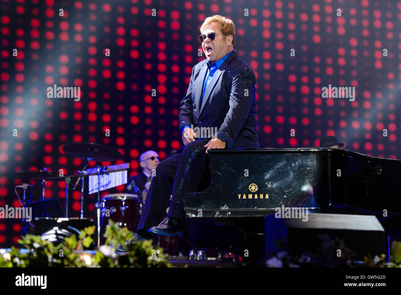L'exécution de Sir Elton John à Radio 2 Live à Hyde Park, à Hyde Park, Londres. ASSOCIATION DE PRESSE Photo. Photo Date : Dimanche 11 Septembre, 2016. Crédit photo doit se lire : Matt Crossick/PA Wire. Banque D'Images
