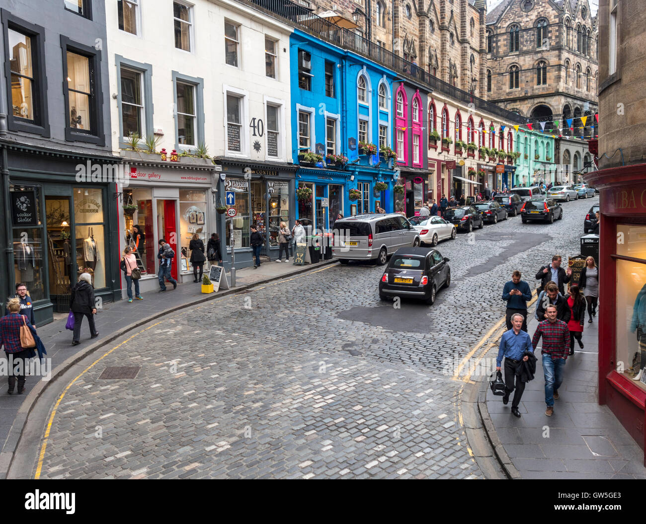 Edinburgh West Bow et Victoria Street avec des boutiques de la vieille ville. Banque D'Images