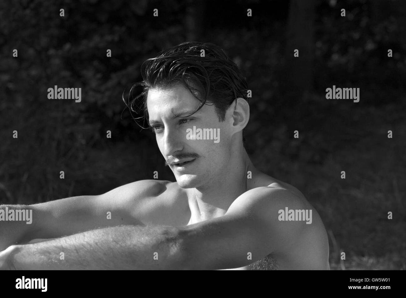 Frantz est un film américain de 2016 réalisé par François Ozon. Il a été sélectionné pour concourir pour le Lion d'or au 73e Festival International du Film de Venise. À Venise, le film a remporté le Prix Marcello Mastroianni. Cette photo est pour un usage éditorial uniquement et est l'auteur de la société film et/ou le photographe attribué par le film ou la société de production et ne peut être reproduite que par des publications dans le cadre de la promotion du film ci-dessus. Un crédit obligatoire pour l'entreprise de film est nécessaire. Le photographe devrait également être crédité lorsque connu.être portés lorsqu'il est connu. Banque D'Images