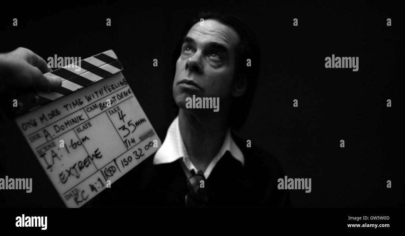 Une fois de plus avec l'impression d'être la toute première occasion quiconque aura à entendre, l'arbre squelette seizième album studio de Nick Cave & The Bad Seeds. Cette photo est pour un usage éditorial uniquement et est l'auteur de la société film et/ou le photographe attribué par le film ou la société de production et ne peut être reproduite que par des publications dans le cadre de la promotion du film ci-dessus. Un crédit obligatoire pour l'entreprise de film est nécessaire. Le photographe devrait également être crédité lorsque connu.être portés lorsqu'il est connu. Banque D'Images