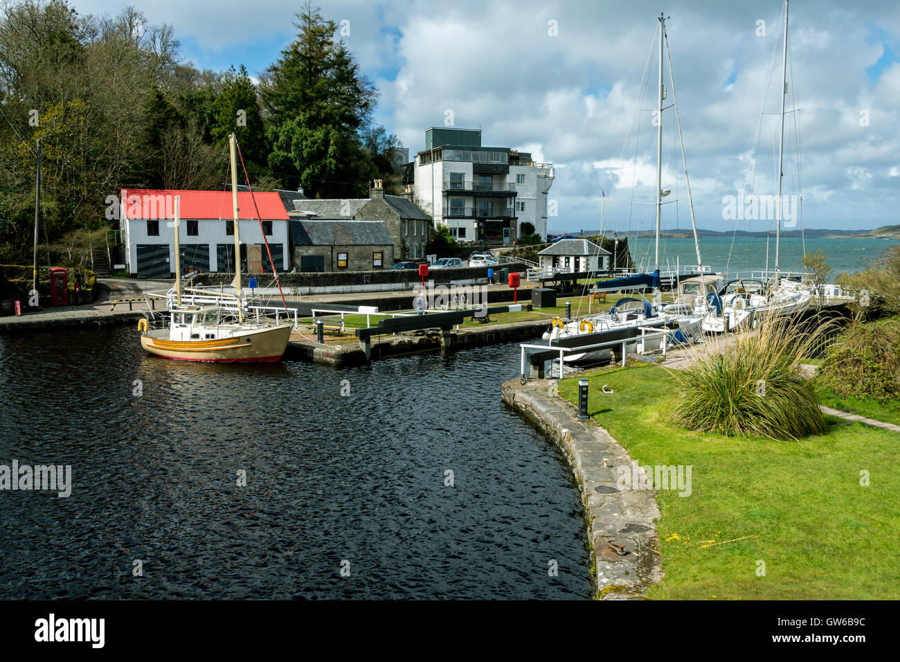 15 Verrou de blocage, la mer, sur le bassin de Crinan Canal Crinan à Crinan, Argyll and Bute, Ecosse, Royaume-Uni Banque D'Images