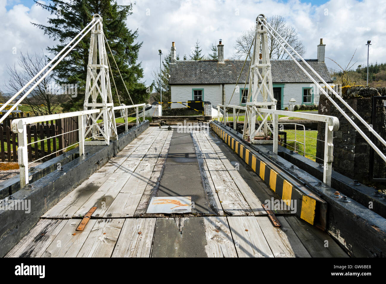 Le pont escamotable à Dunardry, écluse 11 sur le Canal de Crinan, Argyll and Bute, Ecosse, Royaume-Uni Banque D'Images