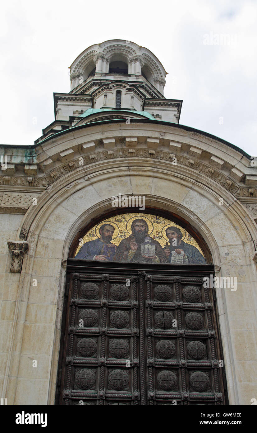 Porte et arch, St la cathédrale Alexandre Nevsky, Sofia, Bulgarie Banque D'Images
