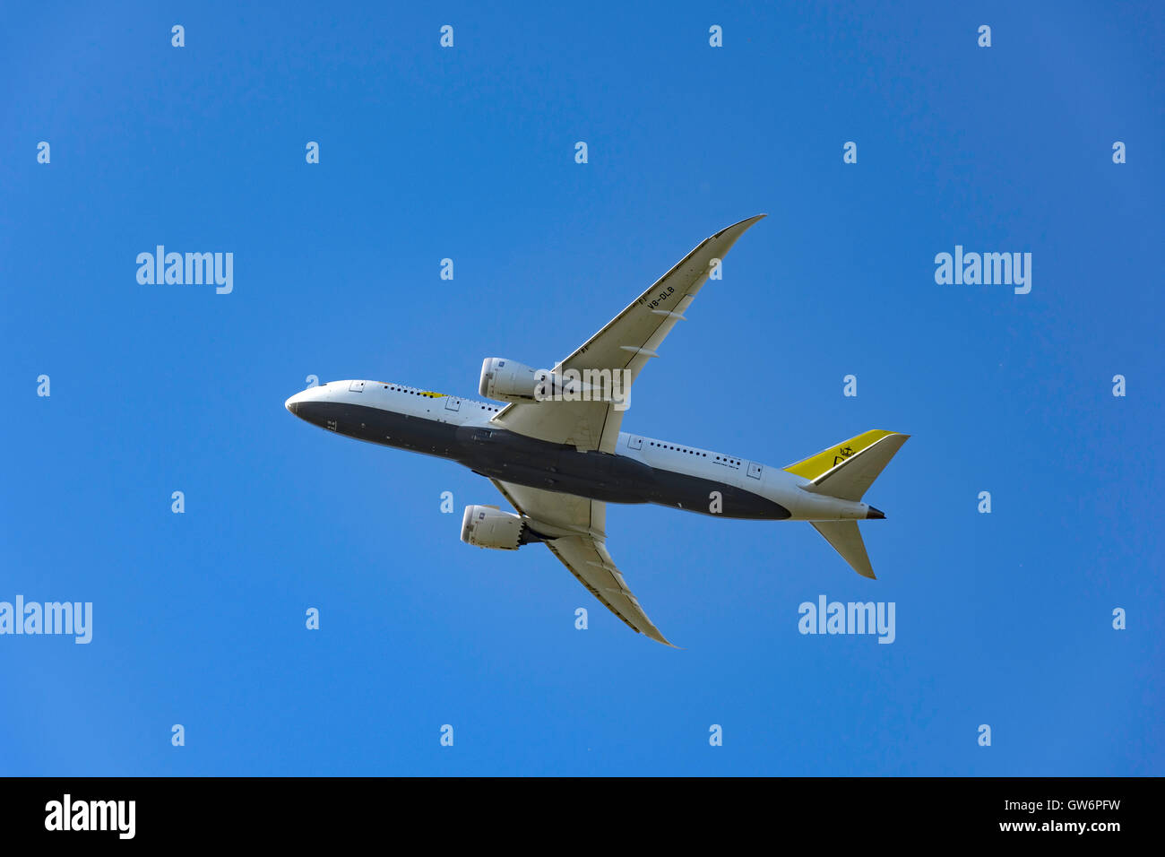 Royal Brunei Airlines Boeing 787-8 Dreamliner avions qui décollent de l'aéroport de Heathrow, Londres, Angleterre, Royaume-Uni Banque D'Images