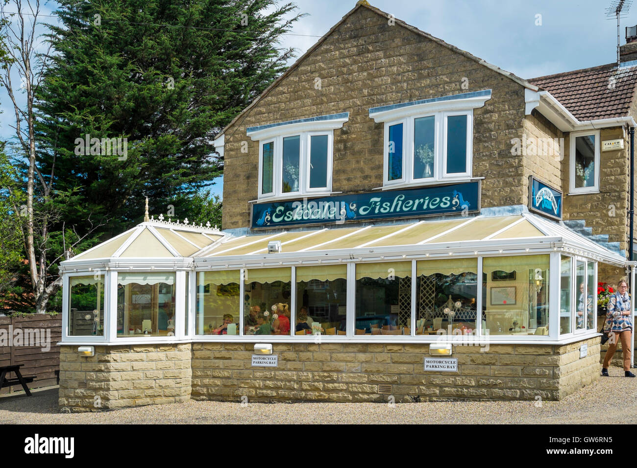 Les poissons et les pêches Eskdale Chip shop et restaurant à tours près de Whitby, North Yorkshire Angleterre Banque D'Images