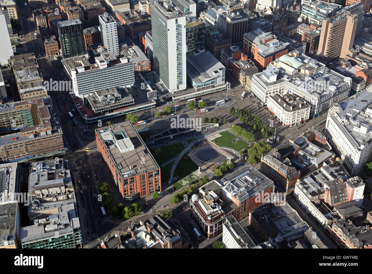 Vue aérienne de Piccadilly Gardens dans le centre-ville de Manchester, Royaume-Uni Banque D'Images
