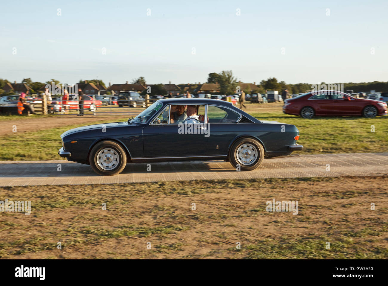 Chichester, UK, UK. Sep 11, 2016. Voitures anciennes sur le parking de l'Goodwood Revival vintage sports car course. © Mark Avery/ZUMA/Alamy Fil Live News Banque D'Images