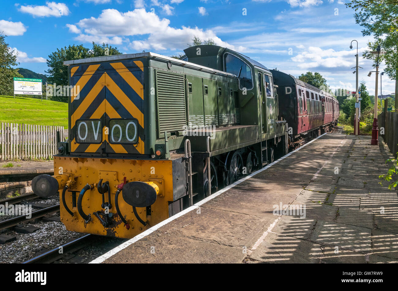 Ex-militaire Chemins Classe 14 Diesel-Hydraulic D9531 locomotive (aussi connu comme 'Ernest') à Ramsbottom. Banque D'Images