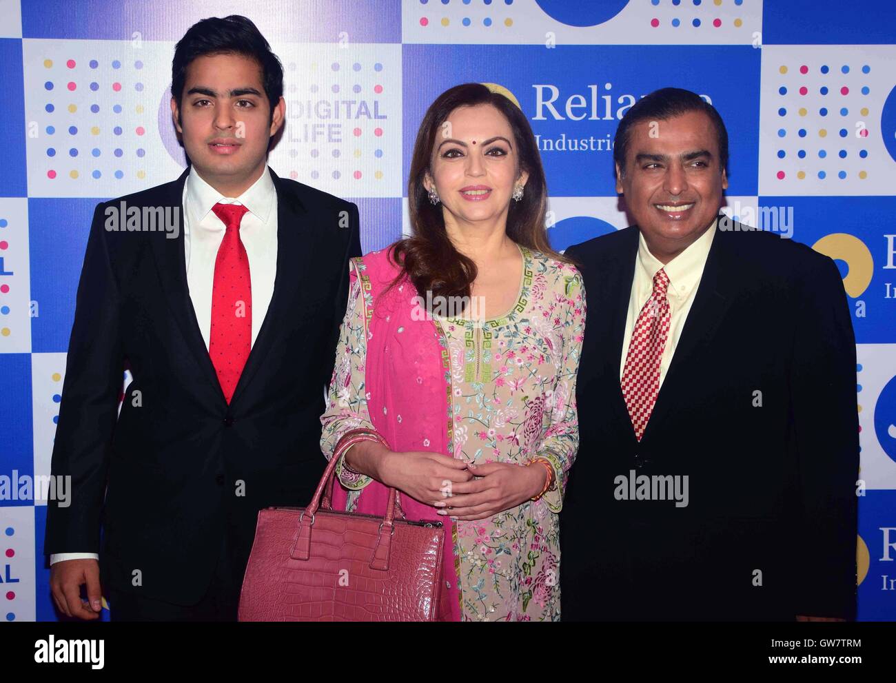 Reliance Industries Limited ; Président Mukesh Dhirubhai Ambani ; magnat indien milliardaire ; Nita Ambani ; Akash Ambani ; Assemblée générale annuelle ; Mumbai ; Inde ; Asie Banque D'Images