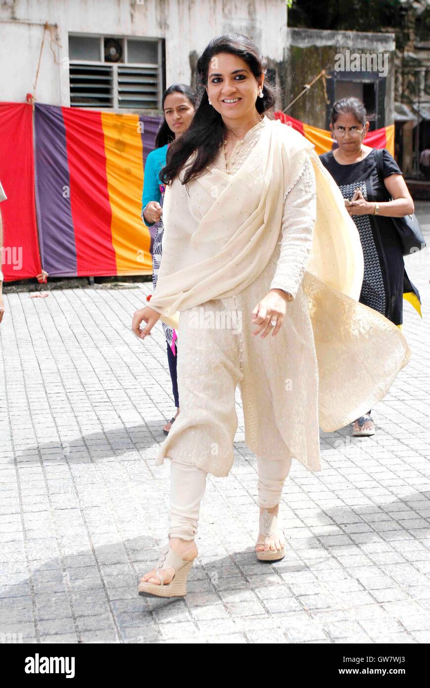 Bhartiya Janta Fashion designer et chef de parti Shaina NC inauguration des toilettes pour la police et les chemins à Mumbai Banque D'Images