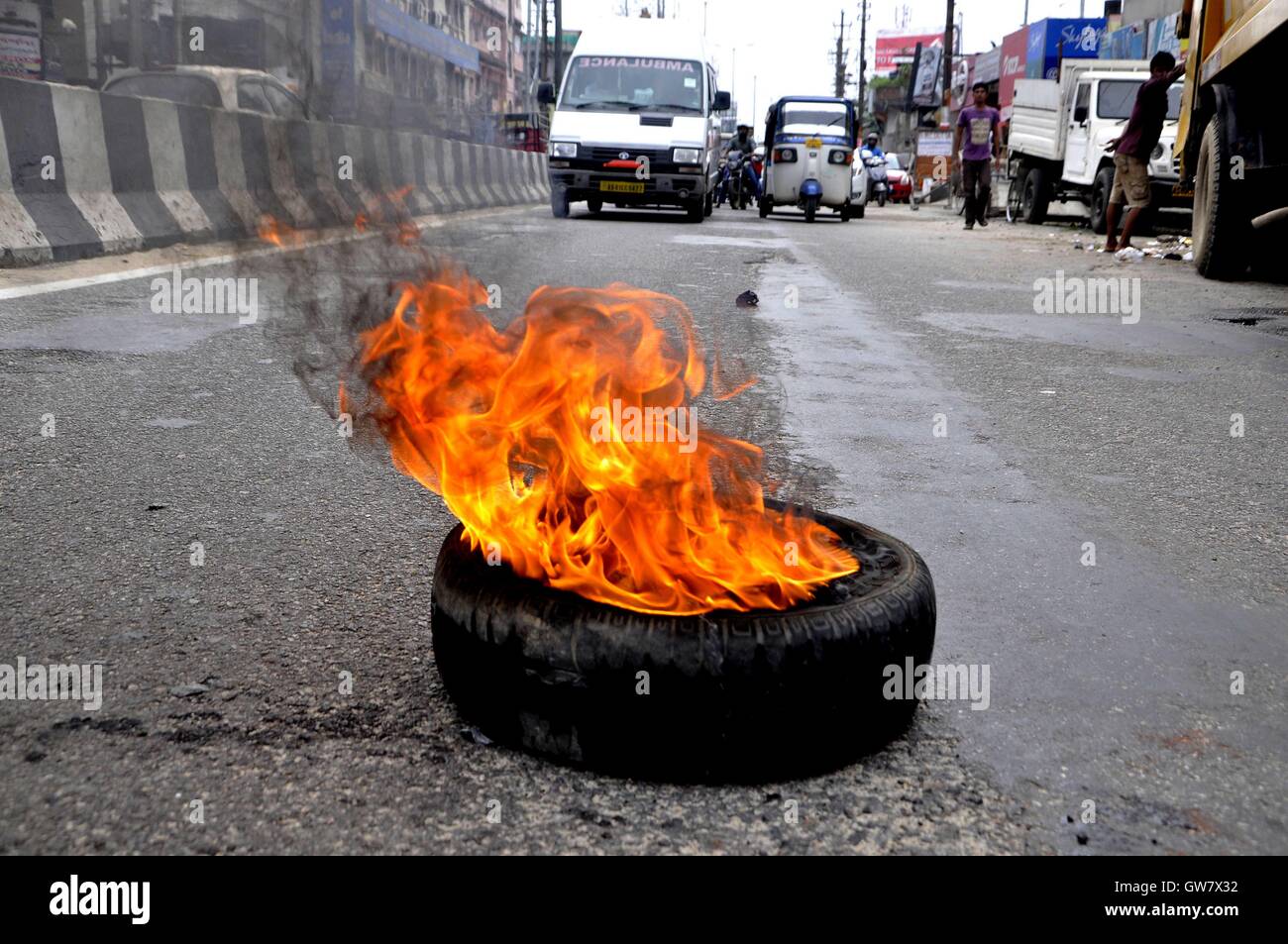 Tyre burn Banque de photographies et d'images à haute résolution - Alamy
