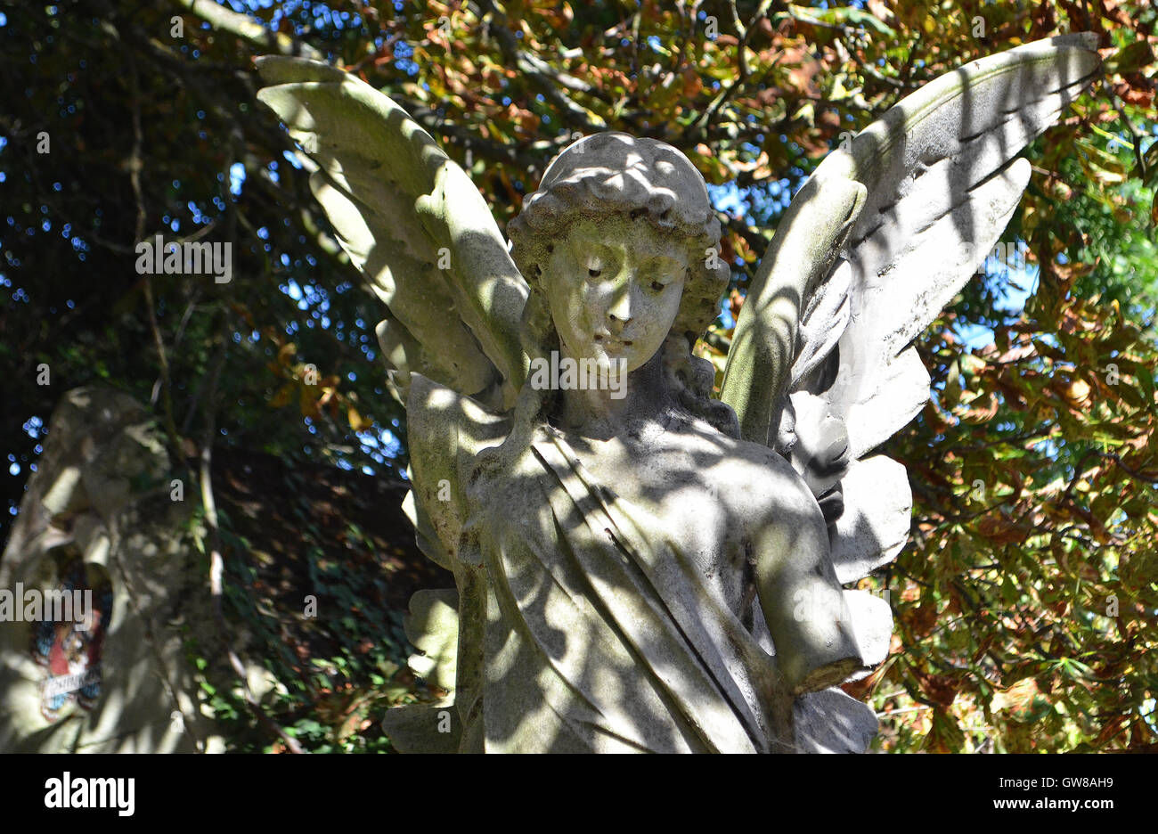 Des pleurs Statue, cimetière de Kensal Green, Londres Banque D'Images