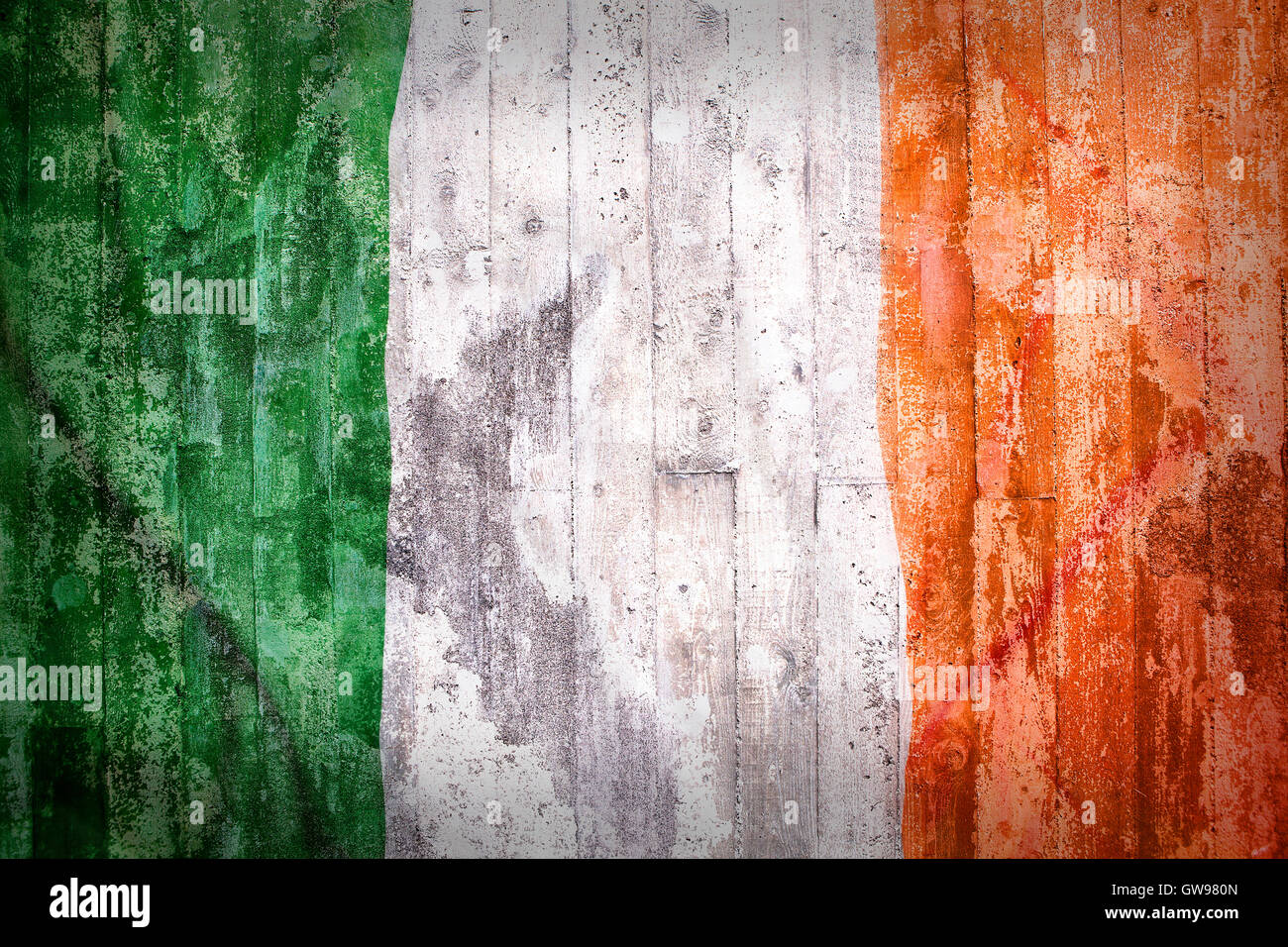 Grunge style d'Irlande drapeau sur un mur de brique pour le fond Banque D'Images