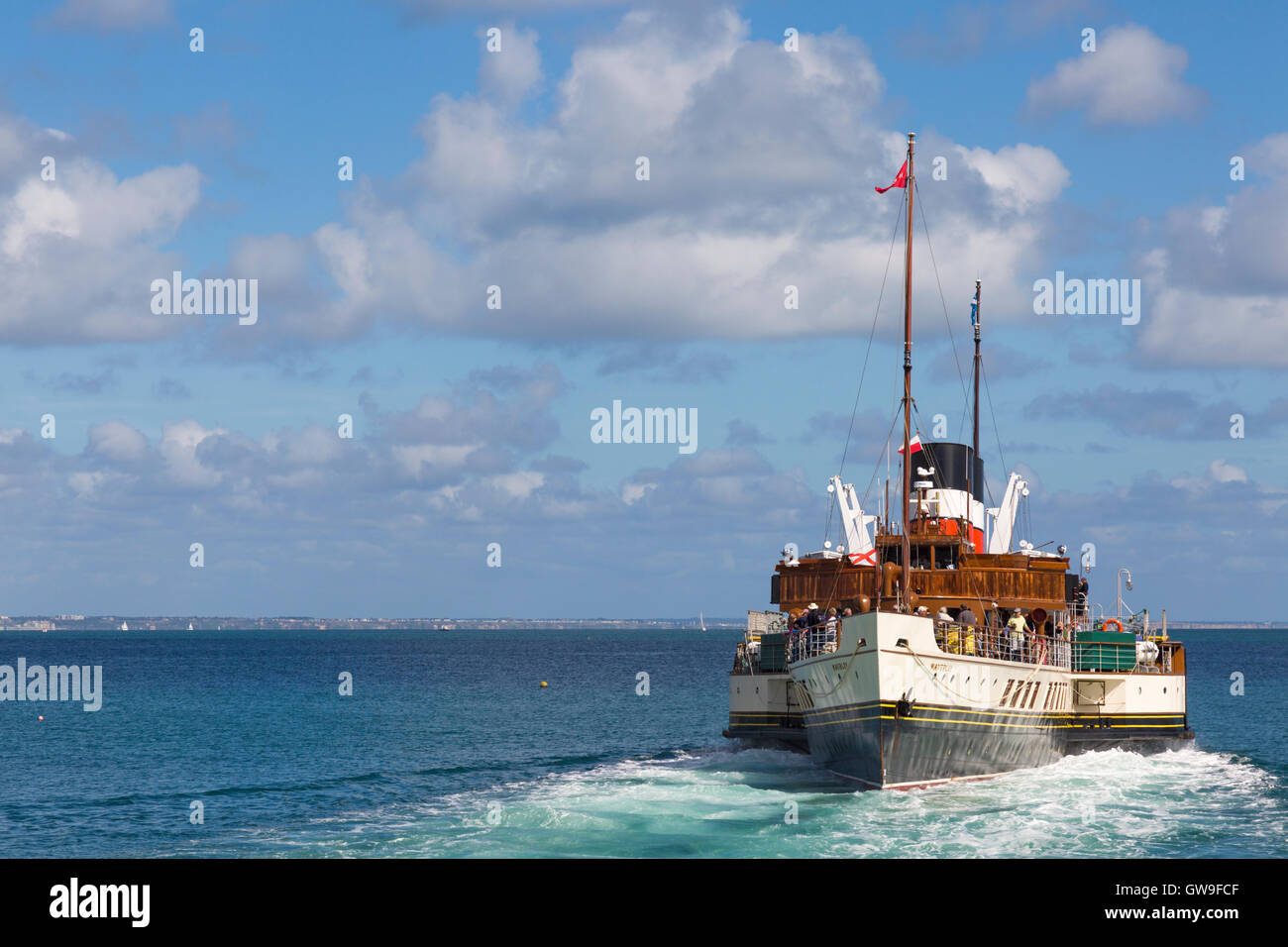 Le Waverley Paddle Steamer à Swanage Bay, Swanage, Dorset UK en septembre, lors d'une magnifique journée ensoleillée et chaude Banque D'Images