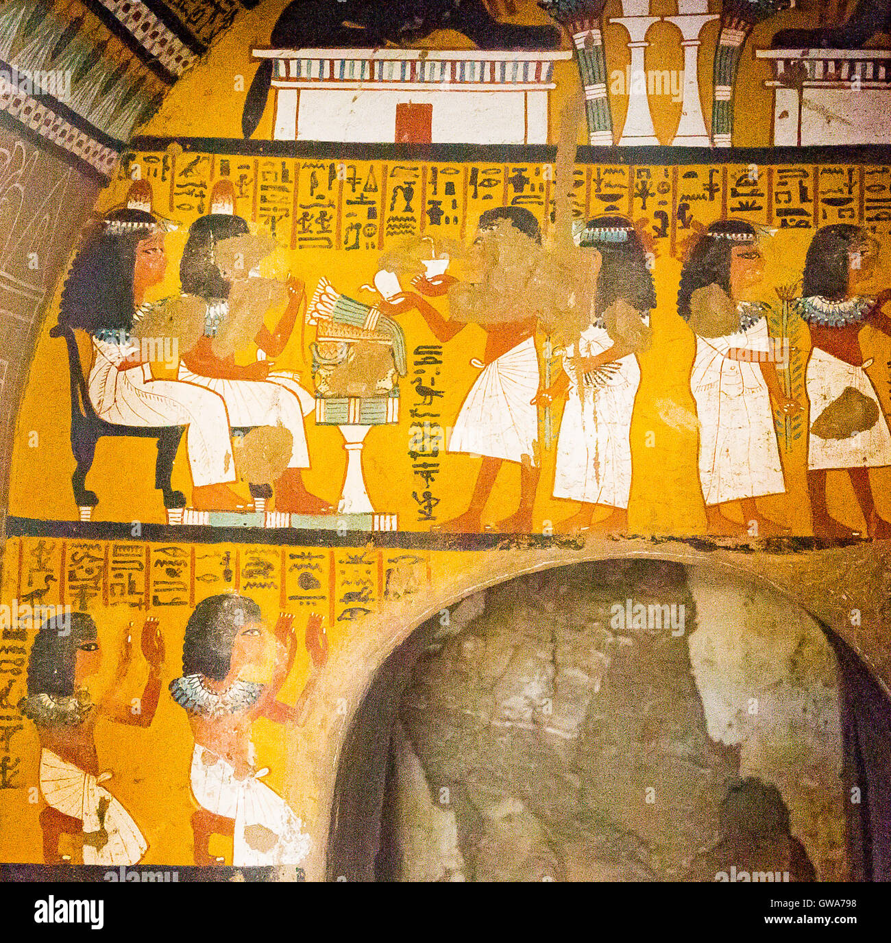 Egypte, Louxor, Deir el-Medineh, rare vue à l'intérieur de la chapelle de la tombe de Irynefer. Banque D'Images