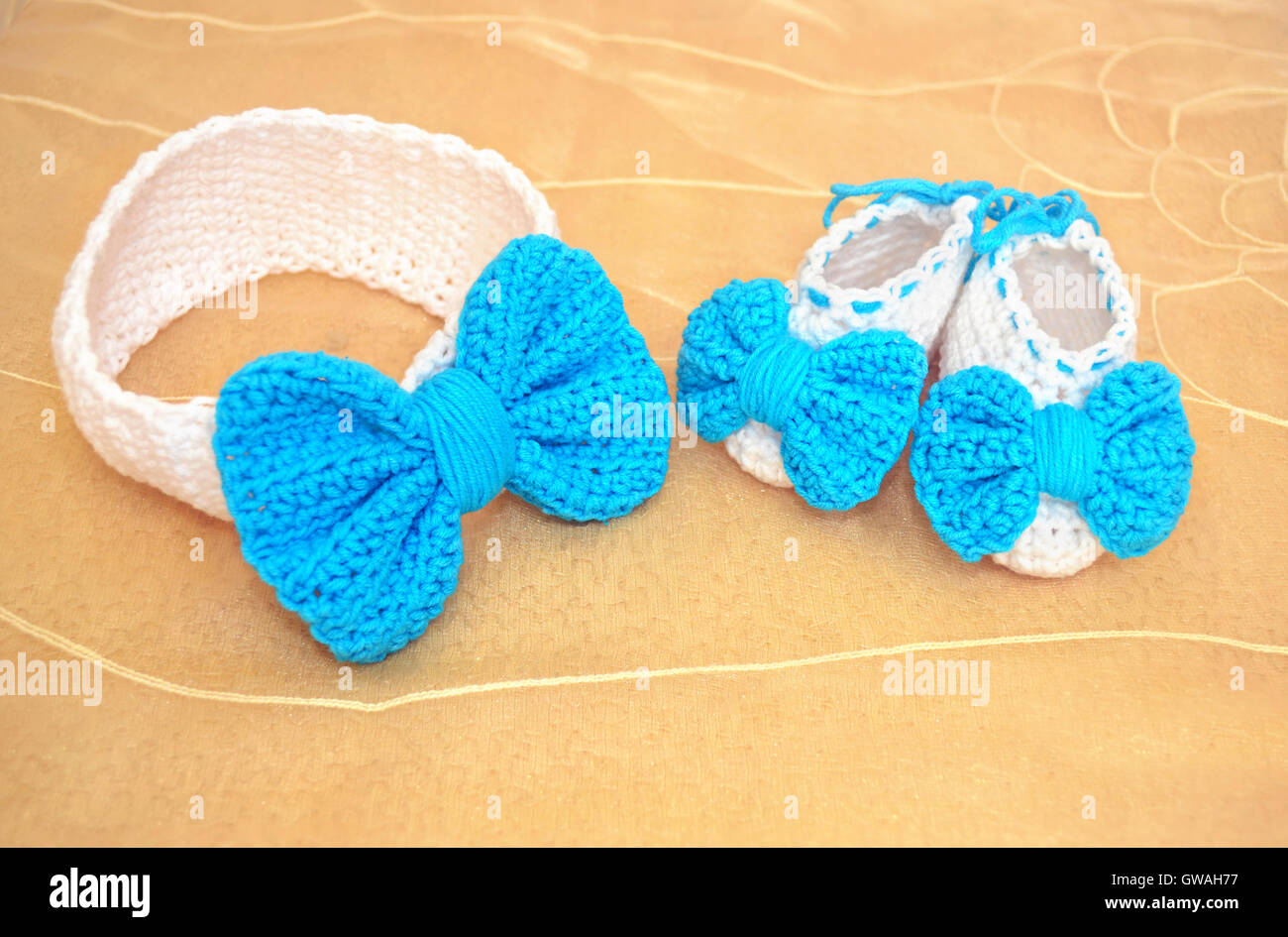 Serre Tete Fille Nouveau Ne Au Crochet Et Chaussures Douche De Bebe Present Photo Stock Alamy Serre Tete Fille Nouveau Ne Au Crochet Et Chaussures Douche De Bebe Present Photo Stock Alamy