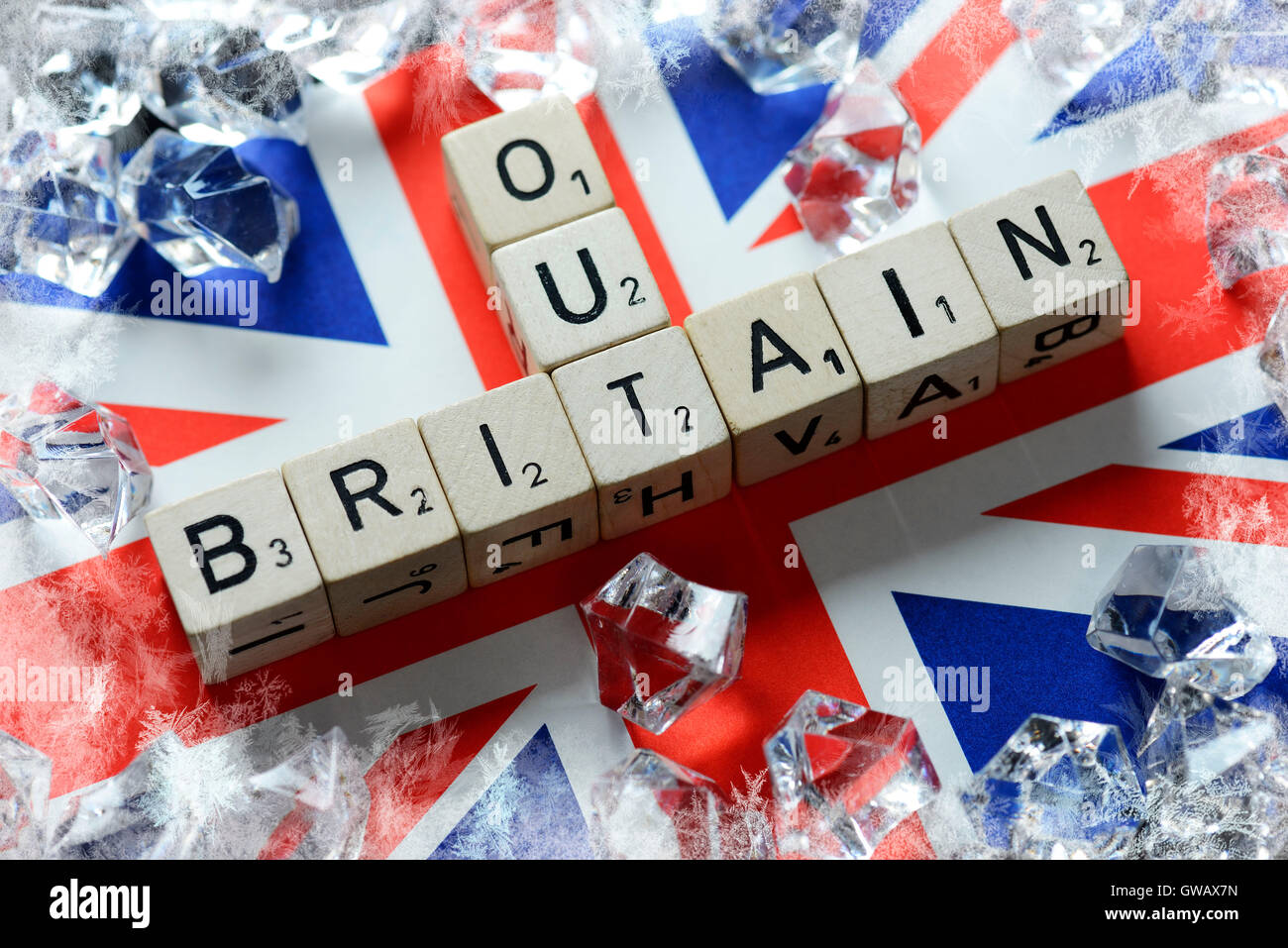 Lettres forment la Grande-Bretagne et des concepts sur le drapeau de Grande-Bretagne, photo symbolique, Buchstabenwuerfel Brexit die formen Beg Banque D'Images