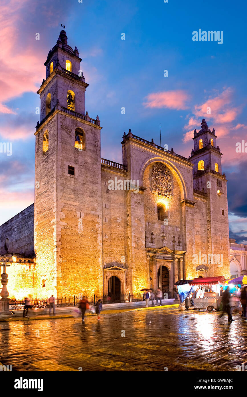 La Cathédrale de Mérida, au crépuscule, le Mexique Banque D'Images