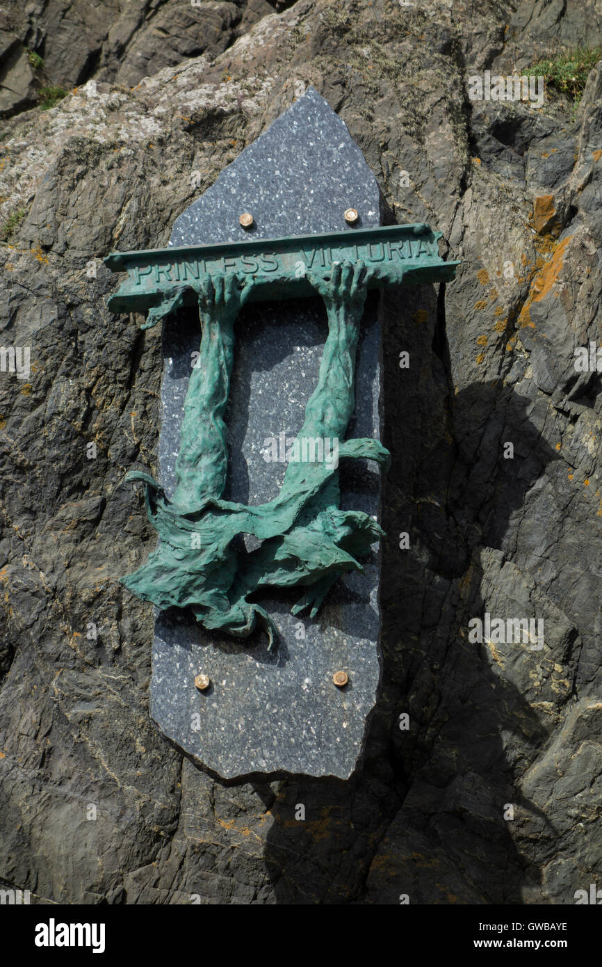 Le MV Princess Victoria Memorial sculpture à Portpatrick, dans la région de Dumfries et Galloway, en Écosse. Le navire a sombré dans la tempête en 1953. Banque D'Images