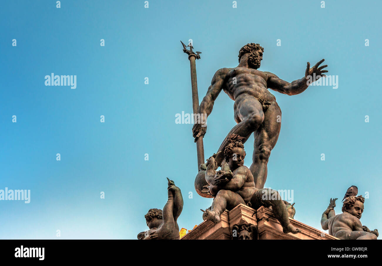 Statue de Neptune et de la Piazza Maggiore à Bologne, en Italie. Banque D'Images