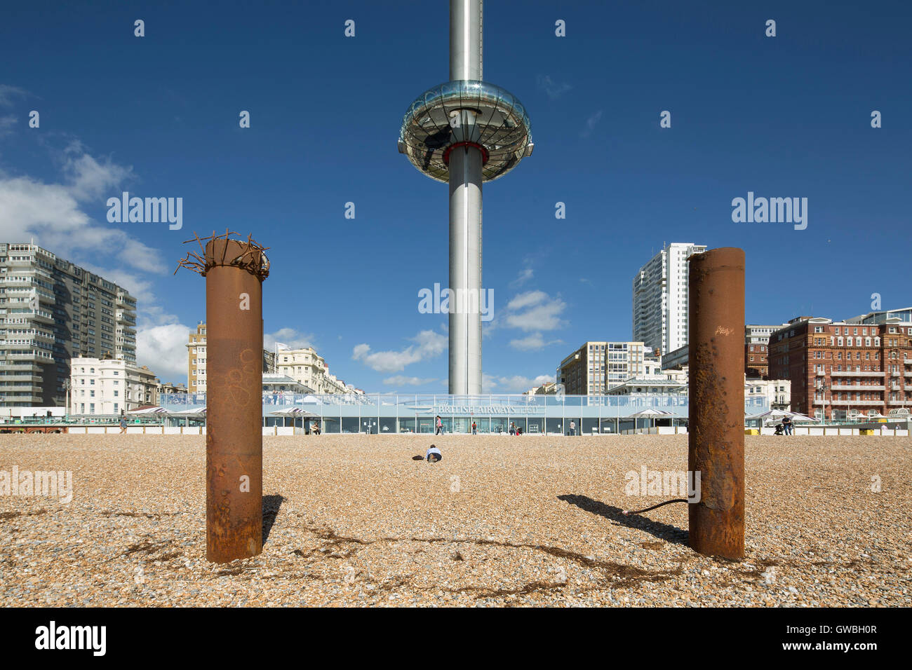 Voir à partir de la plage de i360. JE360, Brighton, Royaume-Uni. Architecte : Marks Barfield Architects, 2016. Banque D'Images