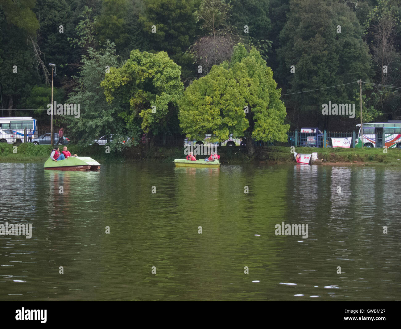 Nautisme dans Kodaikanal Lake Banque D'Images