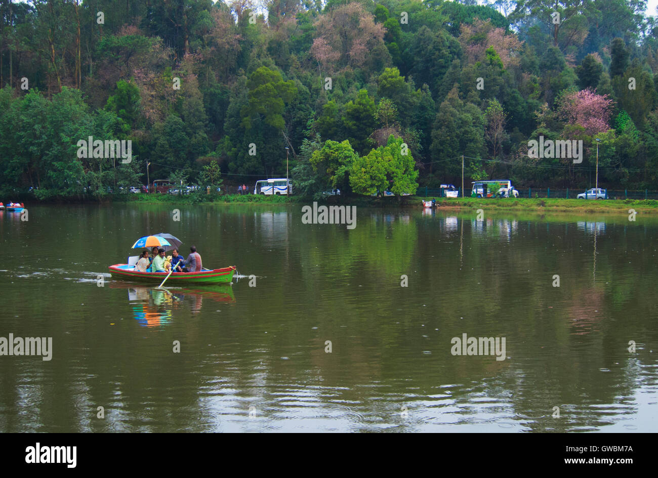 Nautisme dans Kodaikanal Lake Banque D'Images