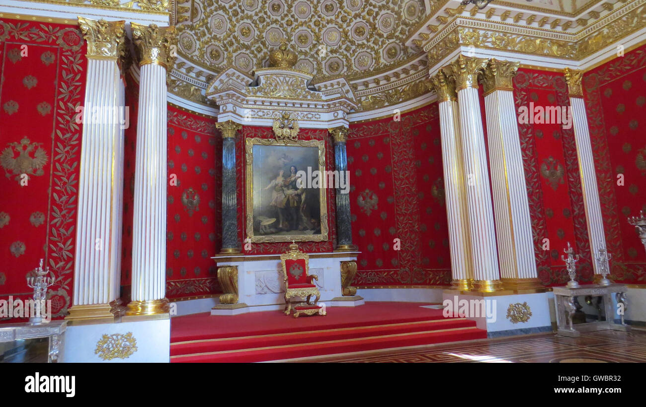PETERHOF PALACE à St Petersbourg. La salle du trône. Photo Tony Gale Banque D'Images