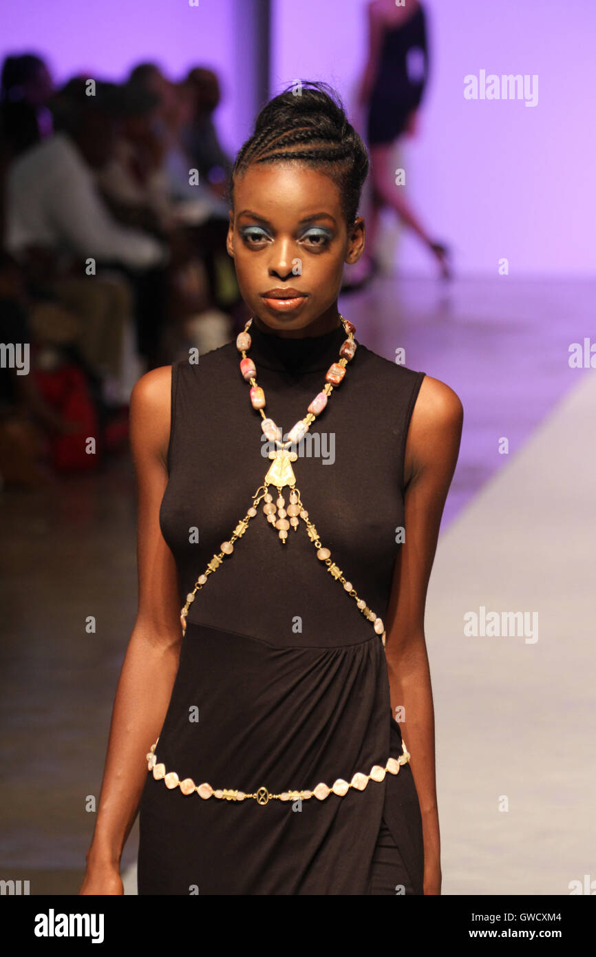 Londres, Royaume-Uni - 10 septembre : Shikhazuri les bijoux est présenté à la Semaine de la mode de l'Afrique de Londres. © David Mbiyu/Alamy Live News Banque D'Images