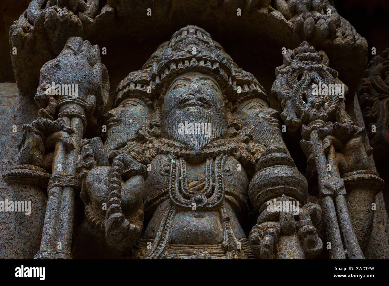Close up de la divinité Brahma temple sculpture sur la paroi extérieure dans le temple de Chennakesava Somanathapura,Karnataka, Inde, Asie Banque D'Images
