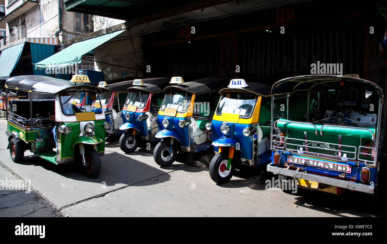 Line up de Tuk Tuks à Bangkok Banque D'Images