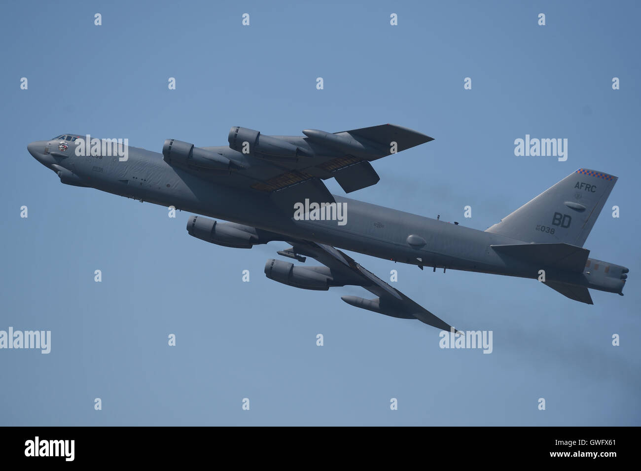 Mosnov, République tchèque. 13 Sep, 2016. Bombardier stratégique américain B-52 Stratofortress (photo) Terres en Mosnov Airport, en République tchèque, le 13 septembre 2016. B-52 bombardiers auront leurs premiers vols au sein de l'exercice le dimanche pendant les jours de l'OTAN et de la Force aérienne tchèque jours à Mosnov 17-18 septembre à l'aéroport. Photo : CTK Jaroslav Ozana/Photo/Alamy Live News Banque D'Images