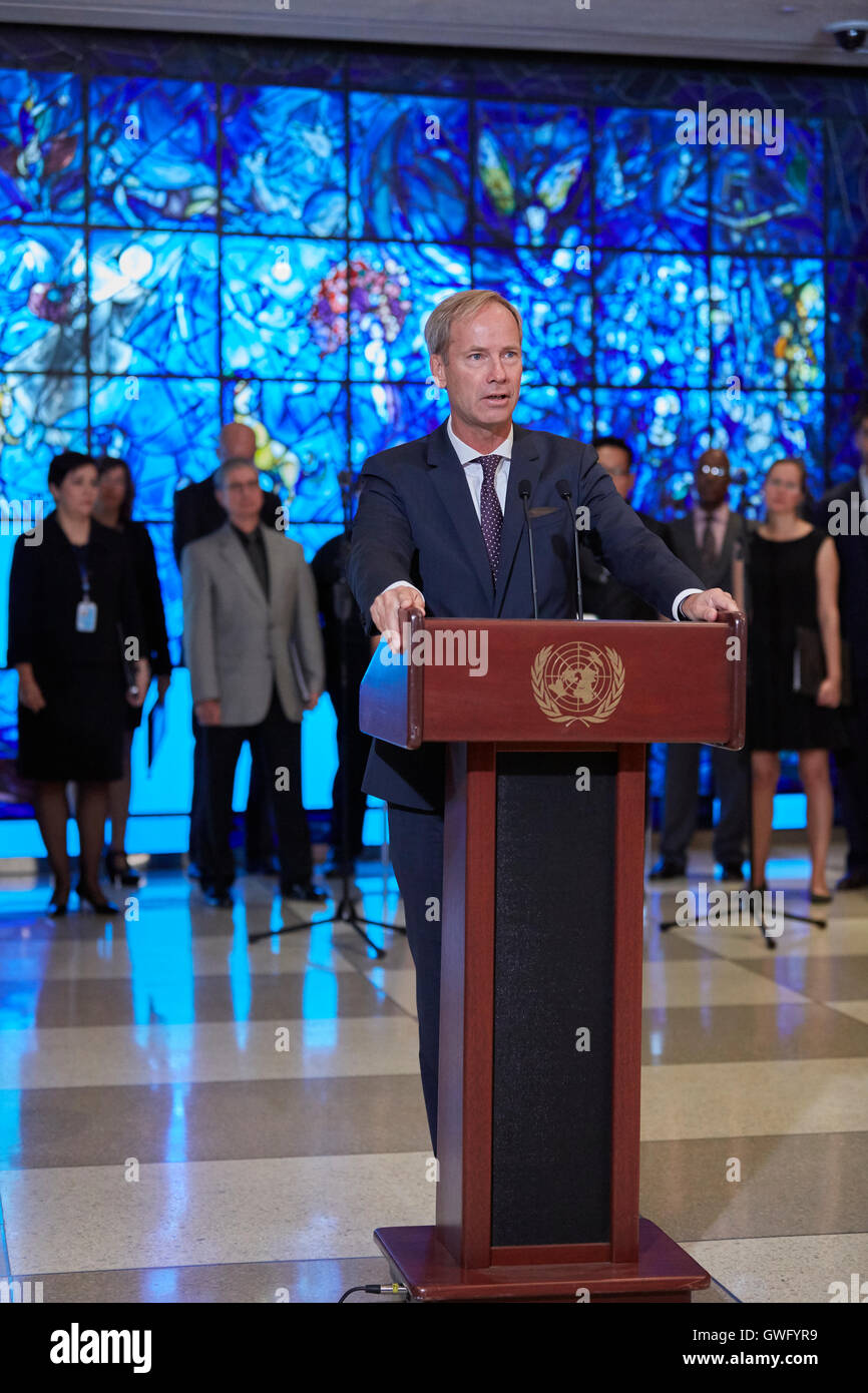 New York, États-Unis. 13 Sep, 2016. USA, 13 Sept gerbe de cérémonie. De nouvelles informations sur l'accident d'avion en septembre 1961f Dag Hjalmar Agne Carl Hammarskjöld Crédit : Mark Sullivan/Alamy Live News Banque D'Images