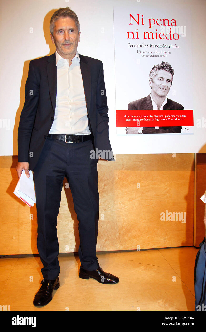 Fernando Grande-Marlaska juge lors de la présentation du livre 'Ni pena ,  ni miedo' de Madrid, le mardi 13 septembre 2016 Photo Stock - Alamy