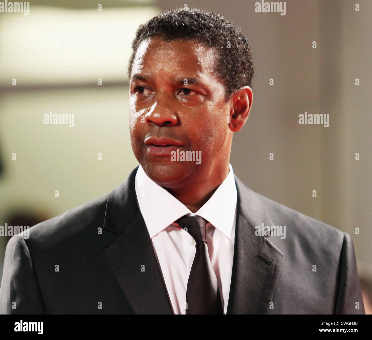L'Italie, Lido di Venezia, 10 Septembre 2016 : Denzel Washington au tapis rouge du film 'The Magnificent Seven ', directeur Banque D'Images