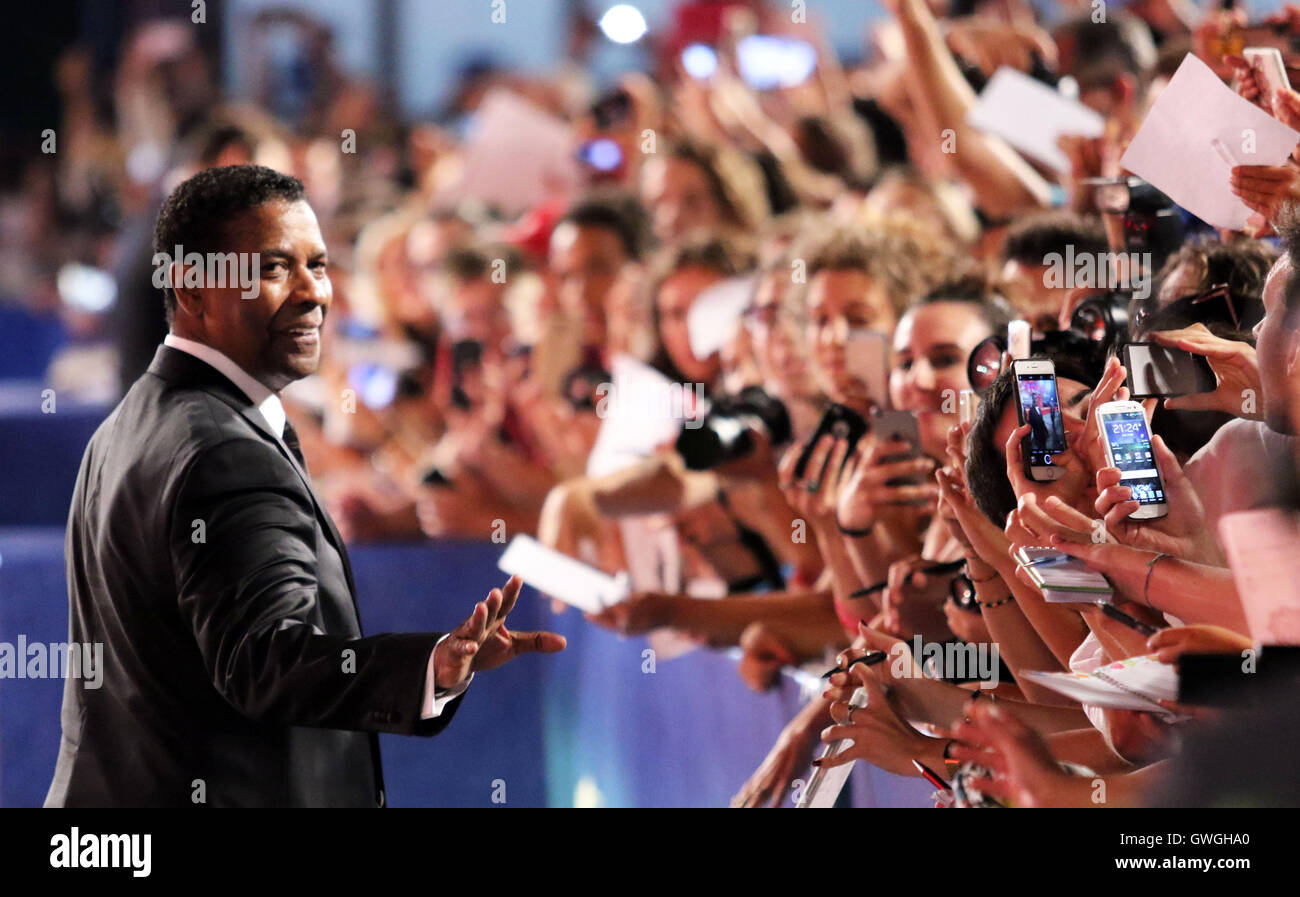L'Italie, Lido di Venezia, 10 Septembre 2016 : Denzel Washington au tapis rouge du film 'The Magnificent Seven ', directeur Banque D'Images